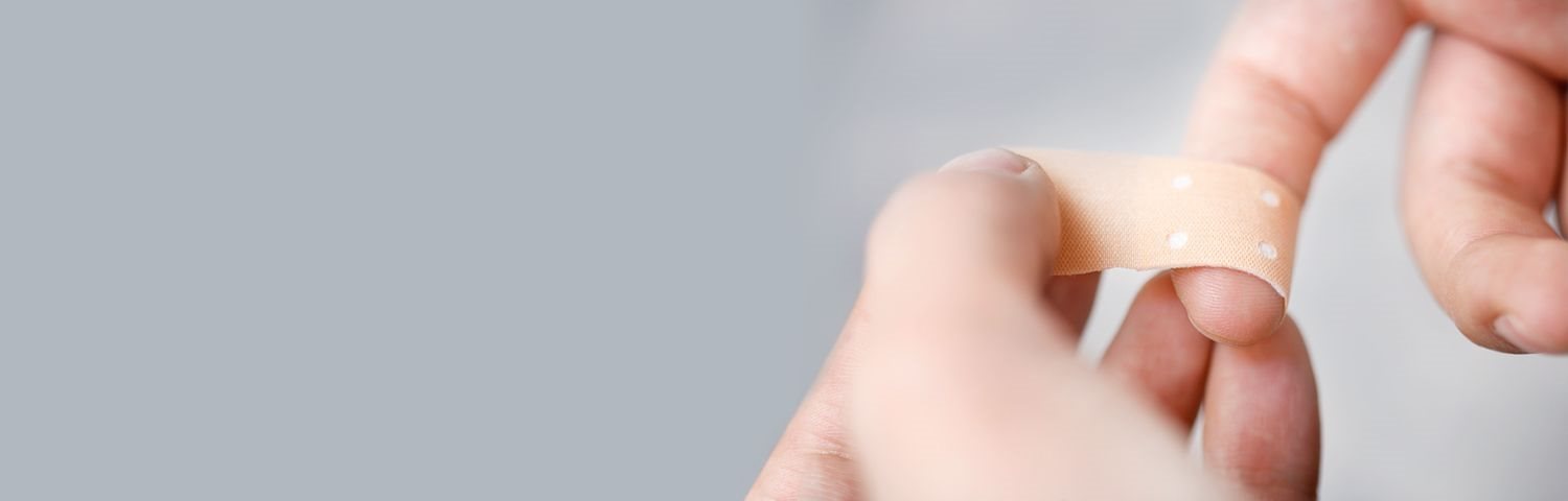 Schnelle Hilfe bei Schnittwunde oder Schürfwunde